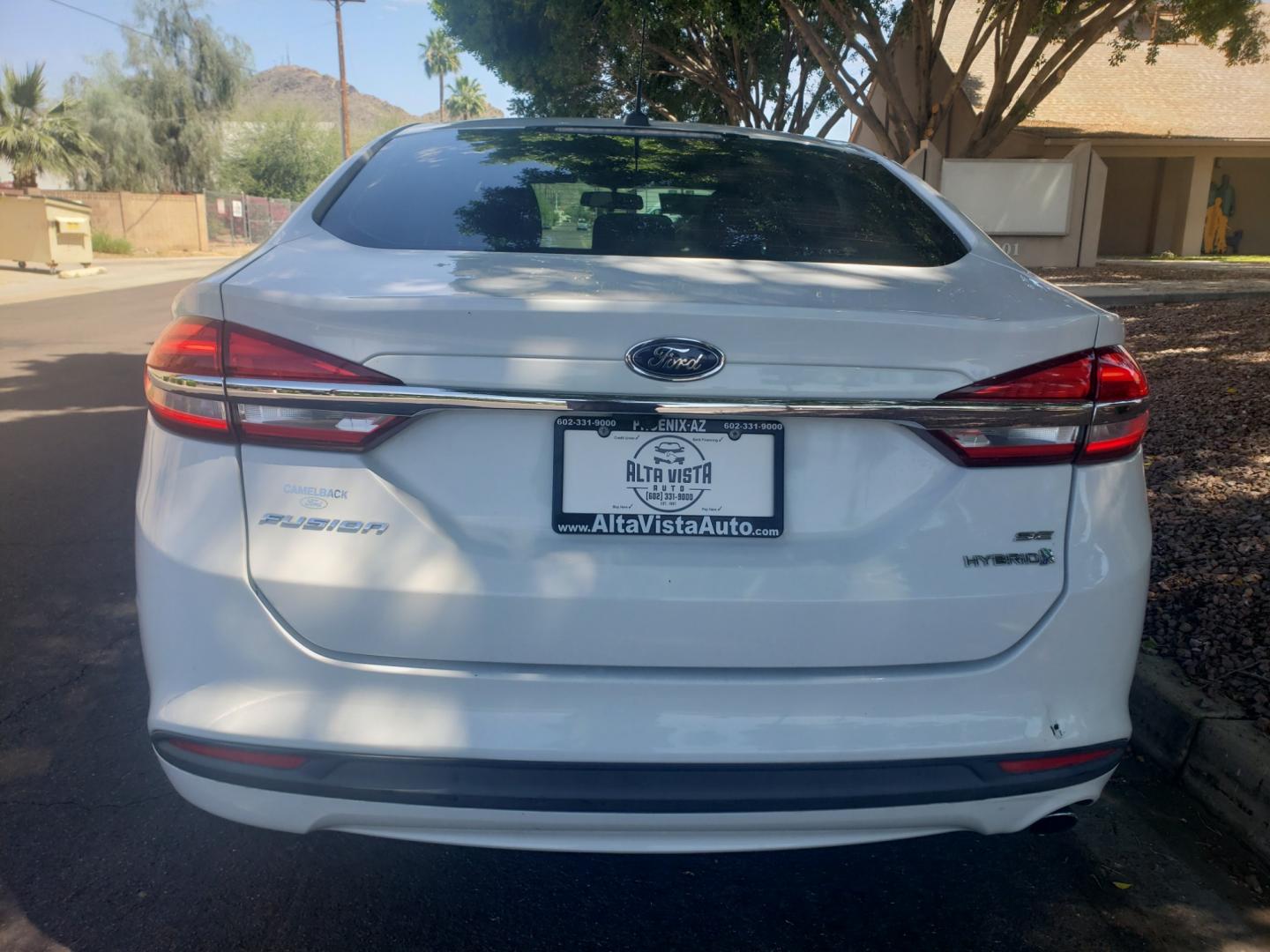 2017 WHITE /black Ford Fusion Hybrid SE hybrid (3FA6P0LUXHR) with an 2.4L L4 DOHC 16V engine, 6-Speed Automatic transmission, located at 323 E Dunlap Ave., Phoenix, AZ, 85020, (602) 331-9000, 33.567677, -112.069000 - Photo#7